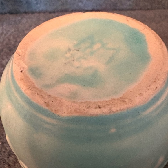 Vintage Nelson McCoy flower pot BUTTERFLY 1940’s TINY 2 7/8” tall LIGHT AQUA - Picture 3 of 9